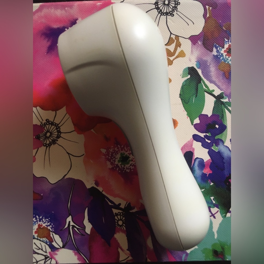 Clarisonic Mia Facial Exfoliator | Deep Pore Cleaning System-Free if Bundle 📃👀